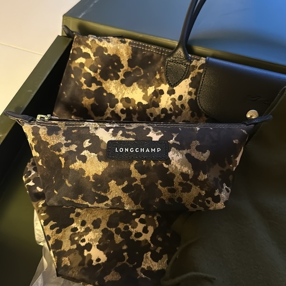 Longchamp Gift Set - Pliage Tote, Cosmetics Case and Scarf - Picture 3 of 5